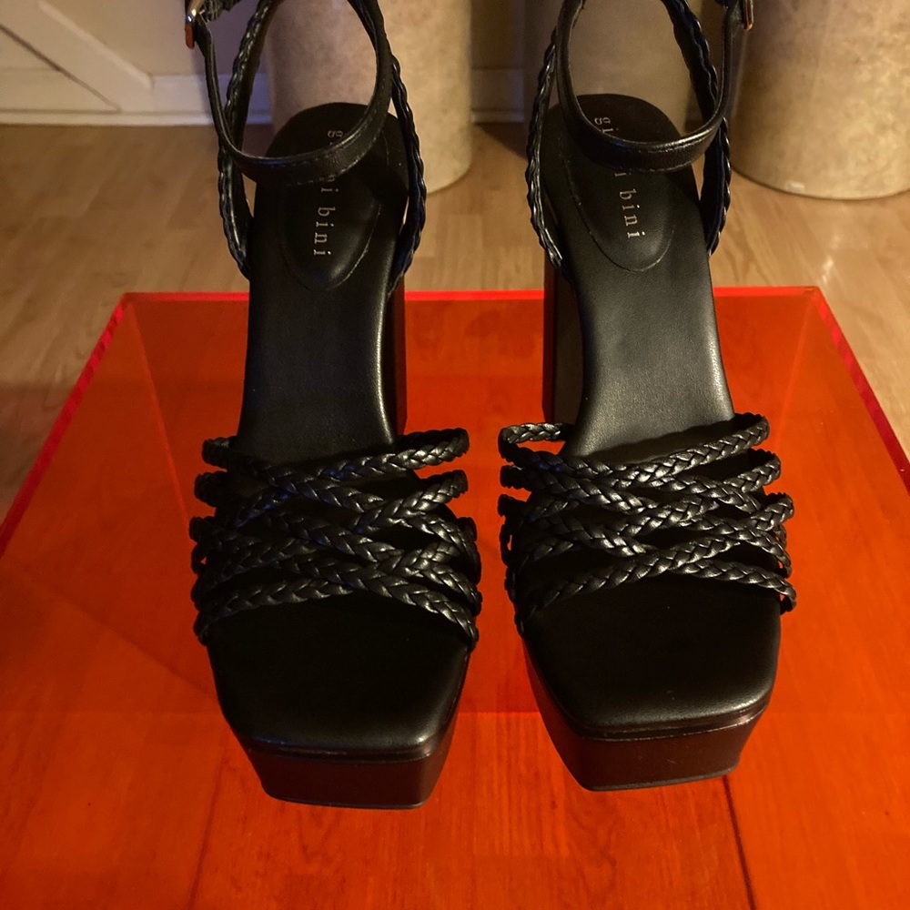 Gianni bini platform sandals